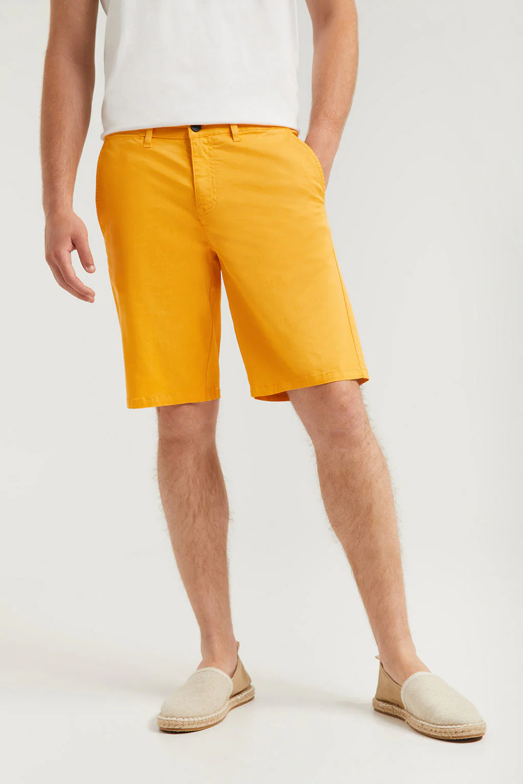 Amber relaxed bermuda shorts with embroidered logo - Image 3