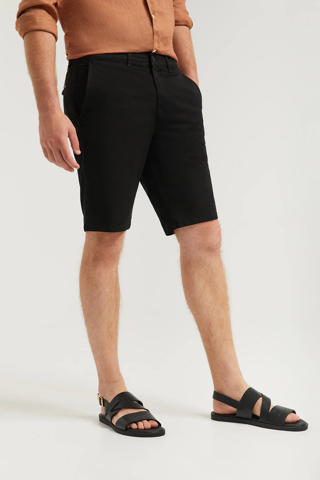 Black relaxed bermuda shorts with embroidered logo - Image 4