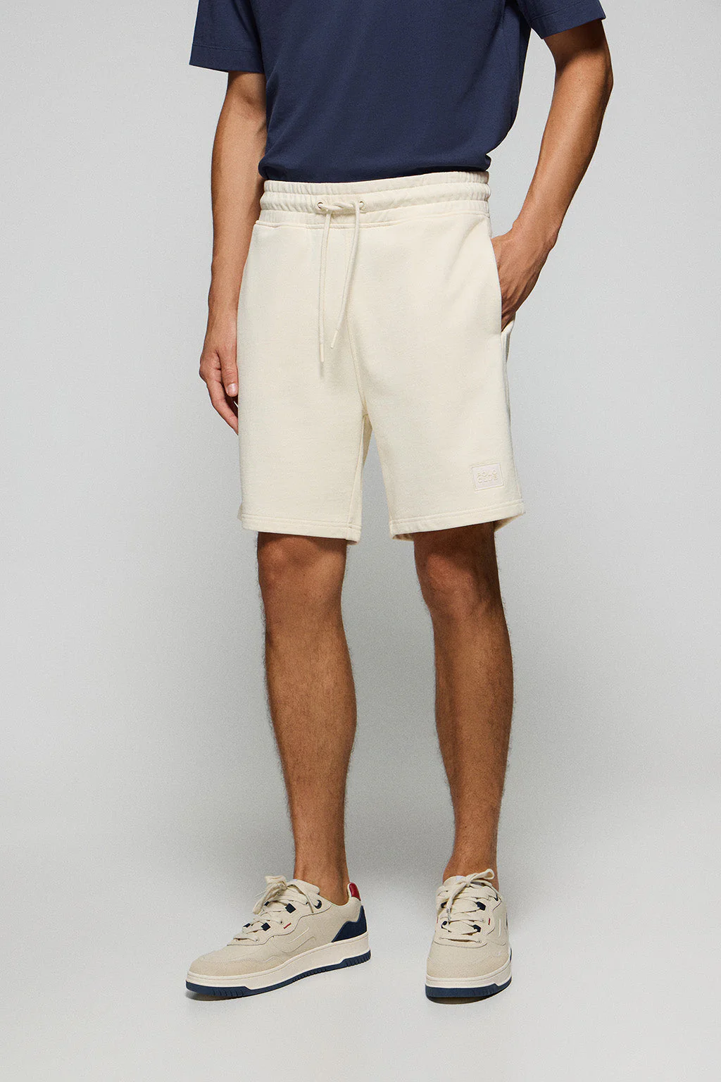 Beige cotton Jonas Bermuda shorts with relaxed fit and Polo Club rubberised twill patch - Image 3