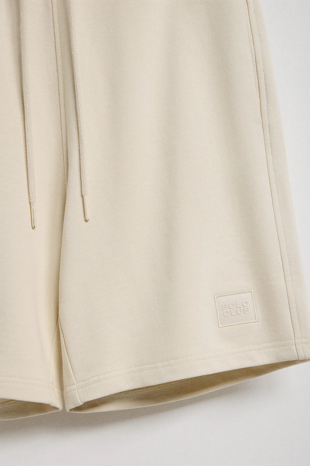 Beige cotton Jonas Bermuda shorts with relaxed fit and Polo Club rubberised twill patch - Image 6
