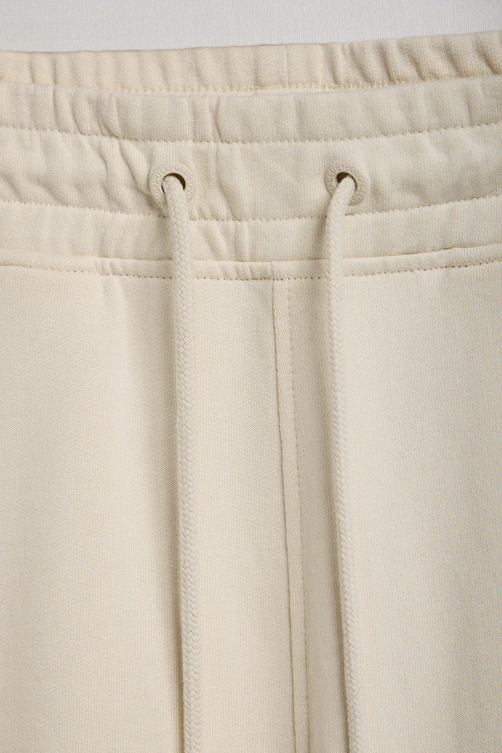 Beige cotton Jonas Bermuda shorts with relaxed fit and Polo Club rubberised twill patch - Image 7