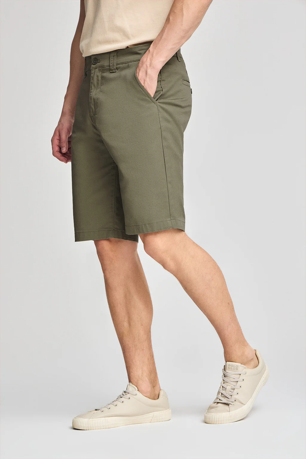 Khaki relaxed bermuda shorts with Polo Club details - Image 5