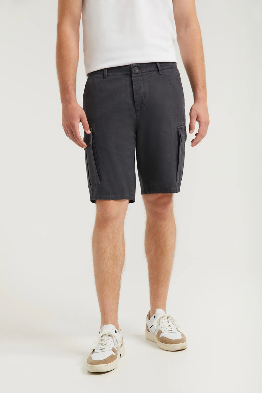 Asphalt-grey cargo shorts with embroidered logo - Image 2
