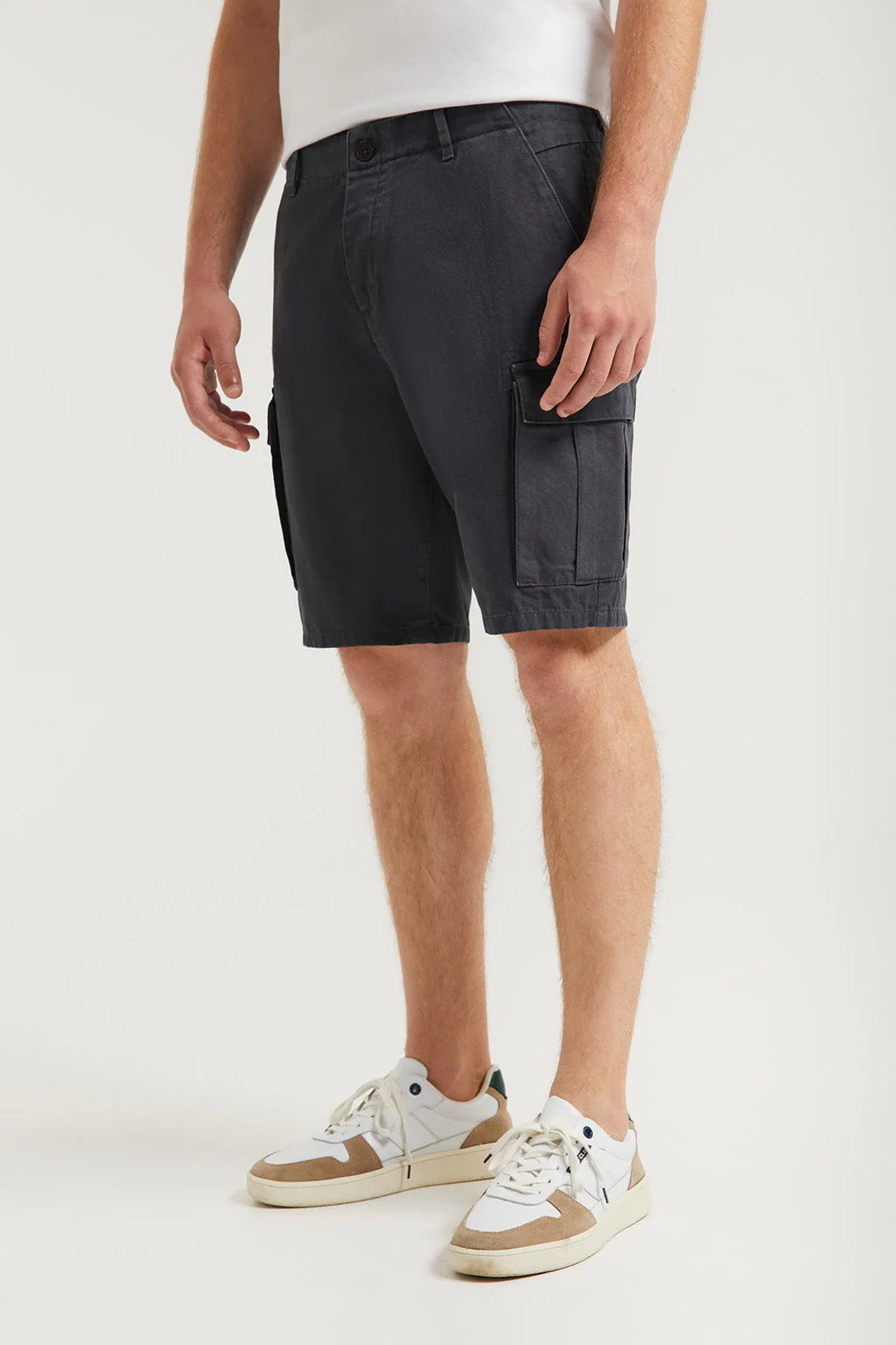 Asphalt-grey cargo shorts with embroidered logo - Image 3
