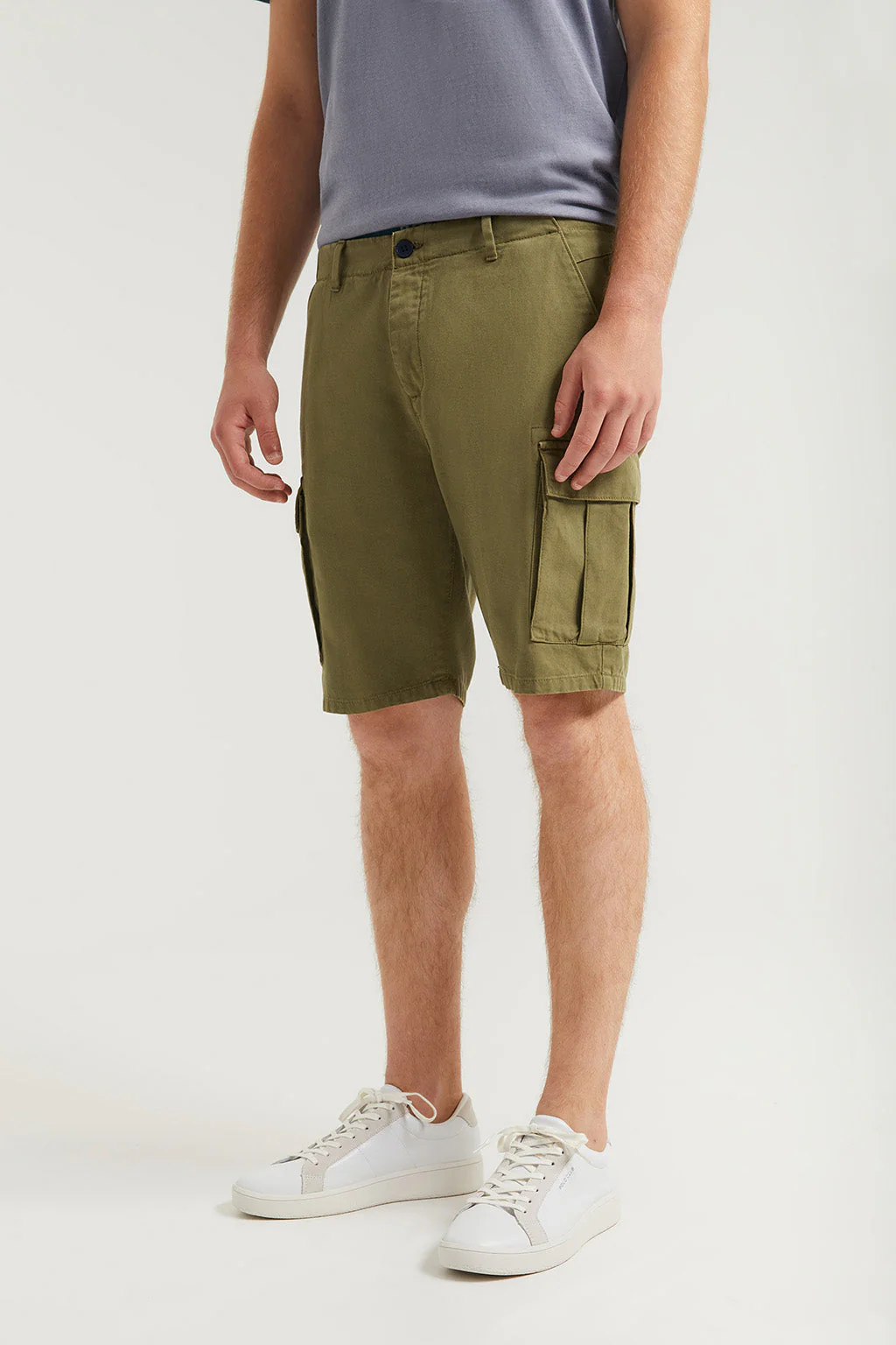 Khaki cargo shorts with embroidered logo - Image 12