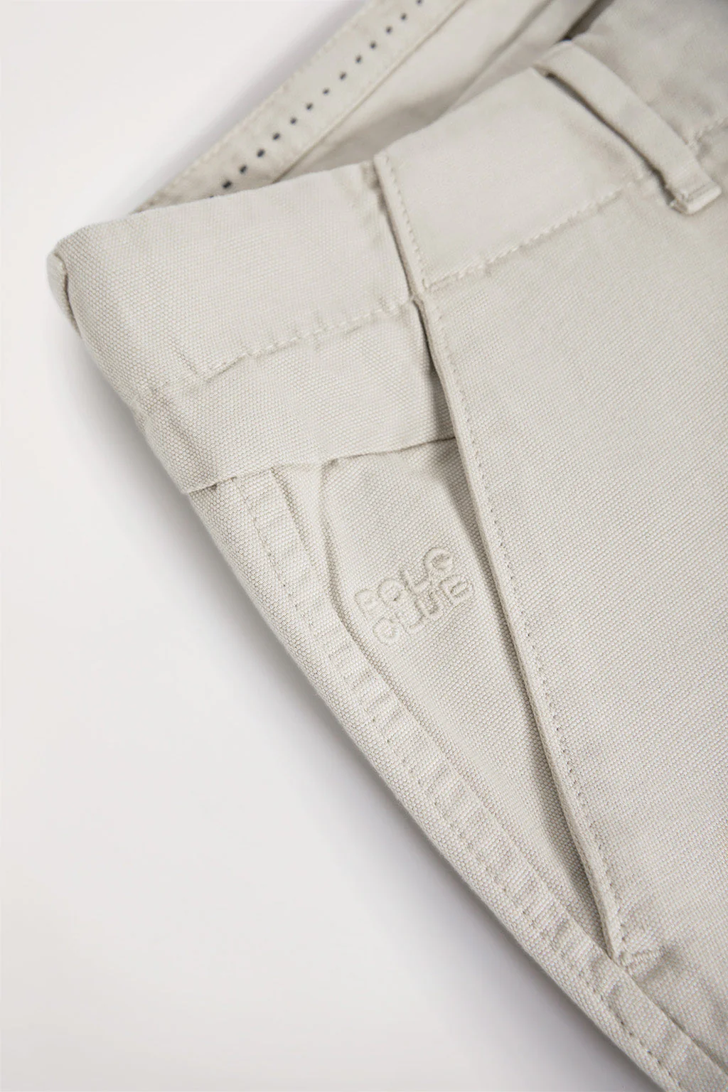 Light-grey cargo shorts with embroidered logo - Image 7