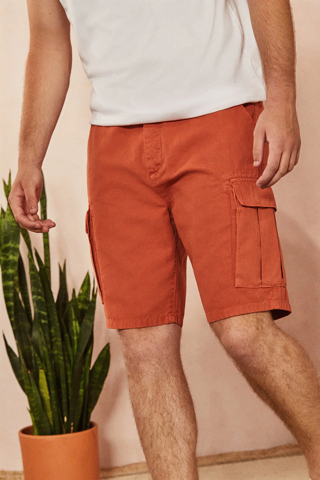 Earth-brown cargo shorts with embroidered logo - Image 5