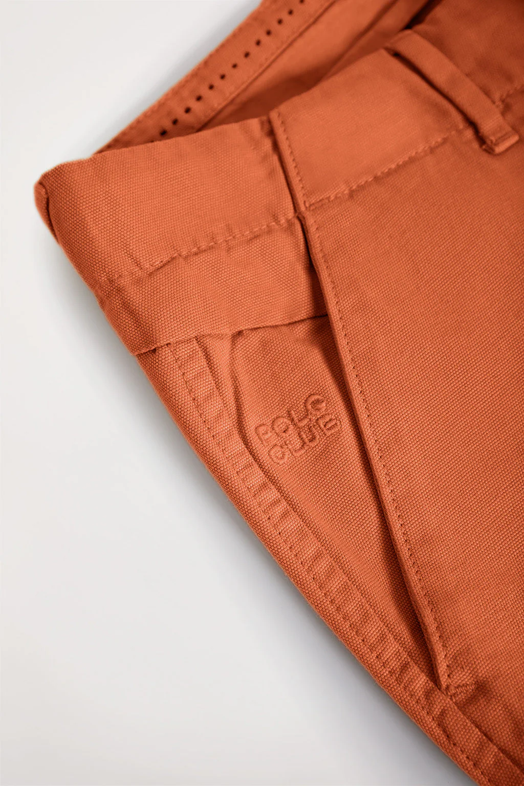 Earth-brown cargo shorts with embroidered logo - Image 7