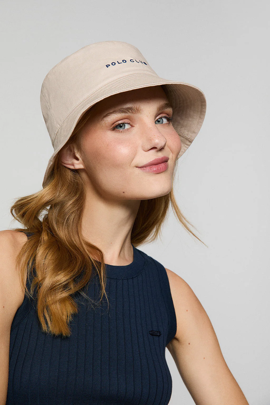 Beige bucket hat with Minimal Polo Club embroidered logo - Image 3