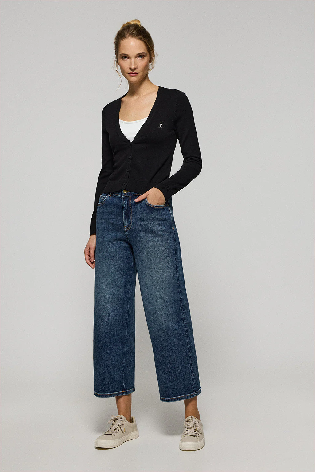 Black V-neck buttoned knit cardigan with Rigby Go logo - Image 3