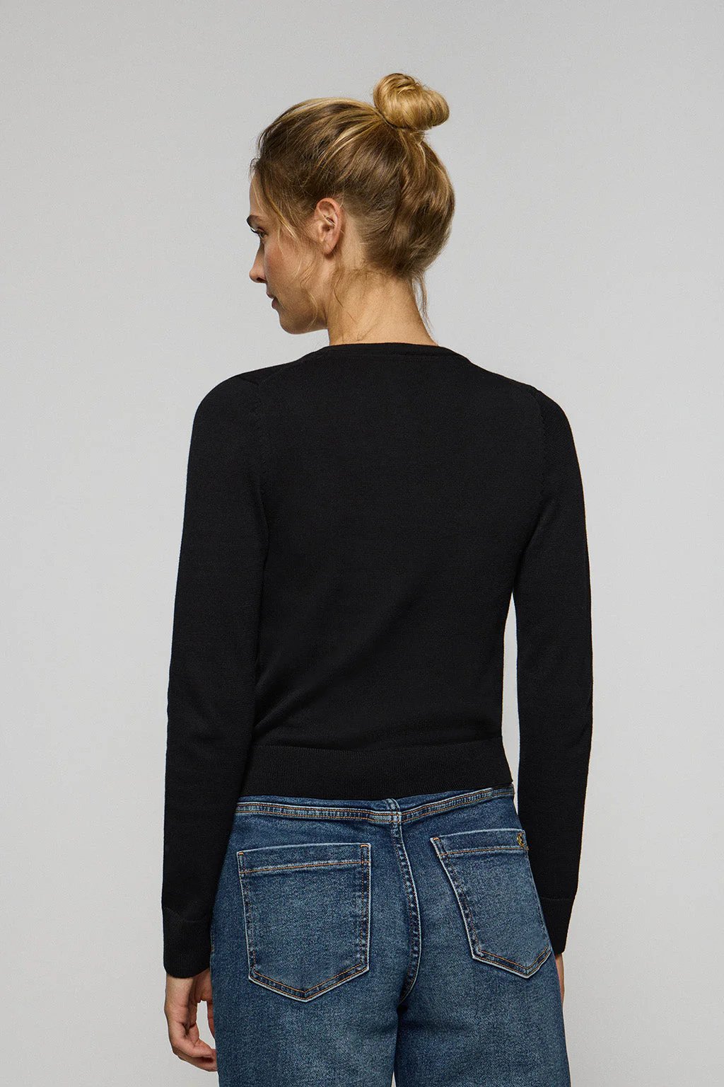Black V-neck buttoned knit cardigan with Rigby Go logo - Image 4