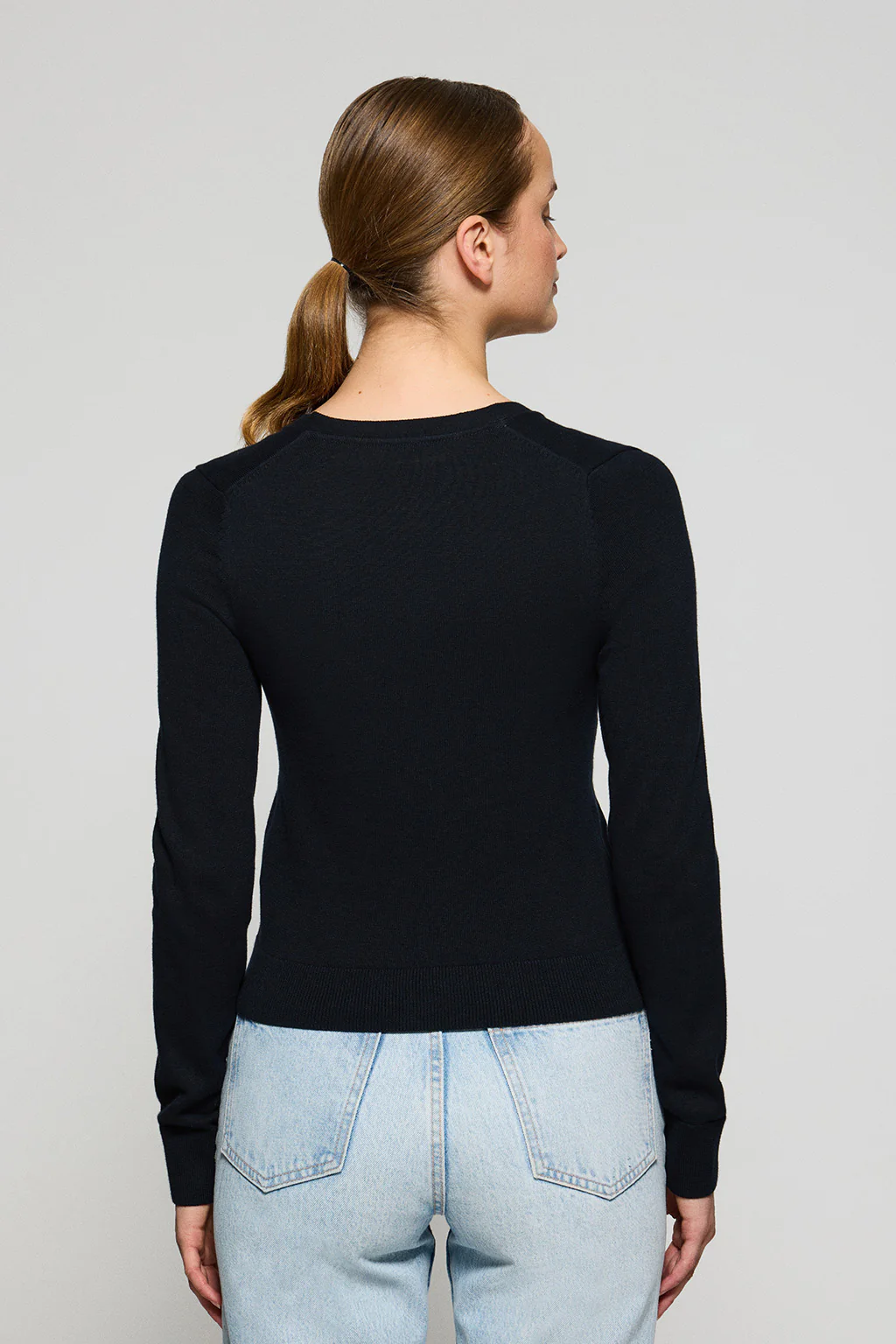 Navy-blue V-neck buttoned knit cardigan with Rigby Go embroidery - Image 2