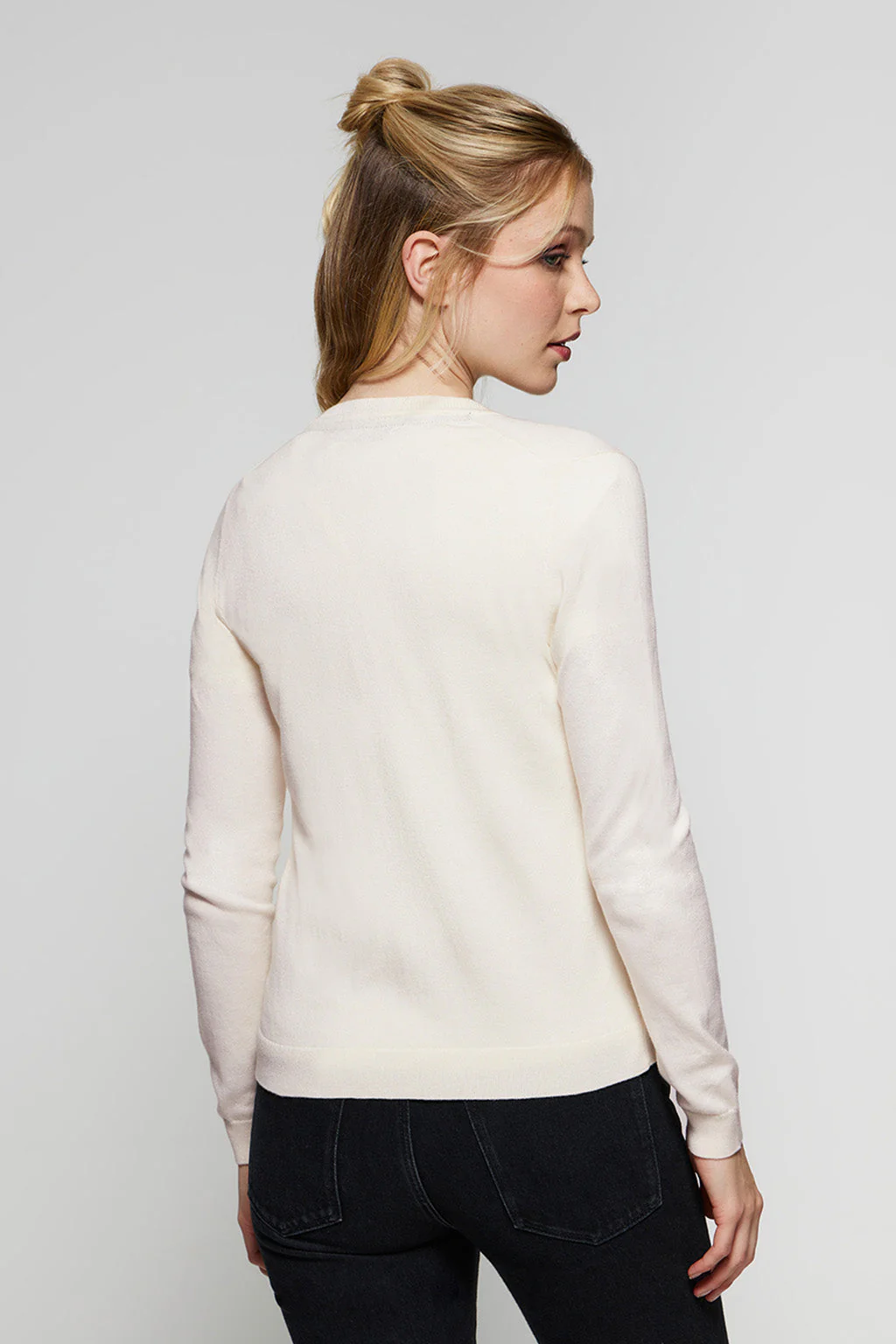 Beige knit cardigan with buttons and embroidered Rigby Go logo - Image 4