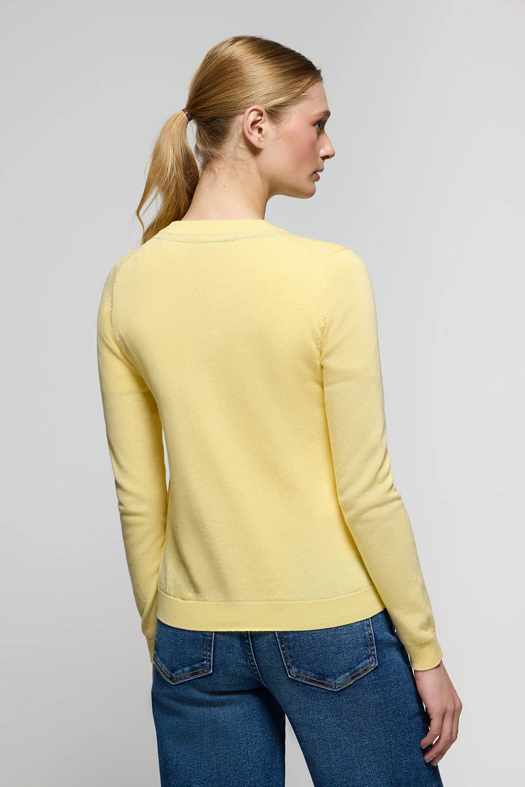 Light-yellow knit cardigan with buttons and embroidered Rigby Go logo - Image 4