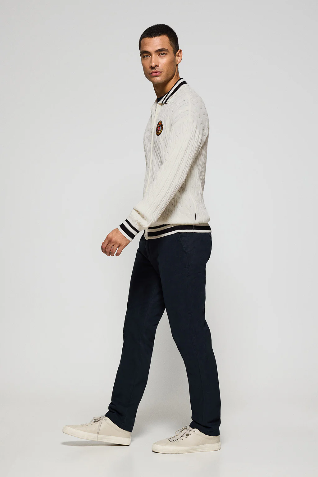 Beige cable-knit cardigan with zip and nautical logo - Image 4