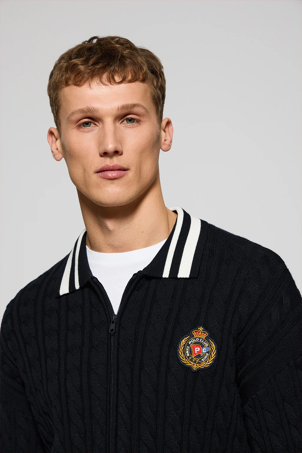 Navy-blue cable-knit cardigan with zip and nautical logo - Image 3