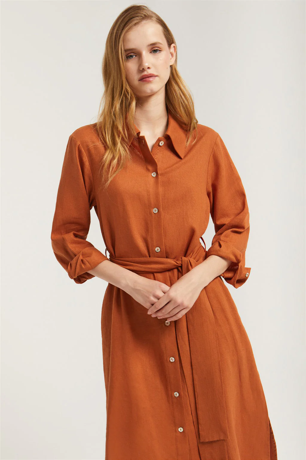 Caldera-red linen midi dress with embroidered detail - Image 2