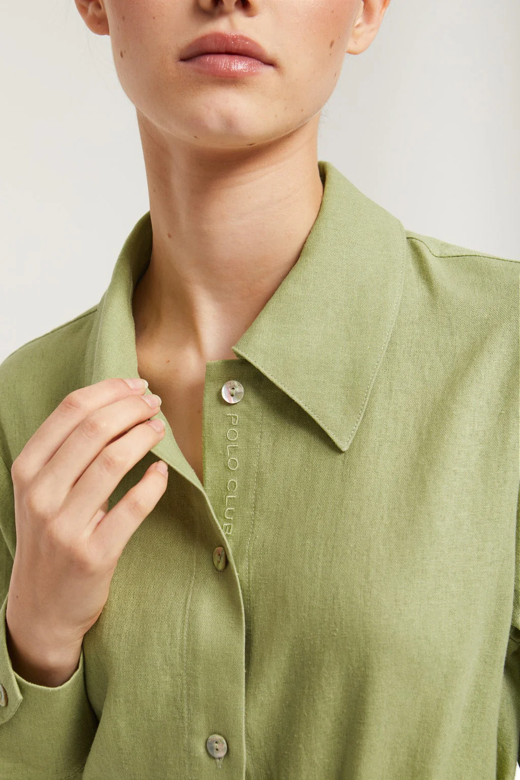 Green linen midi dress with embroidered detail - Image 4