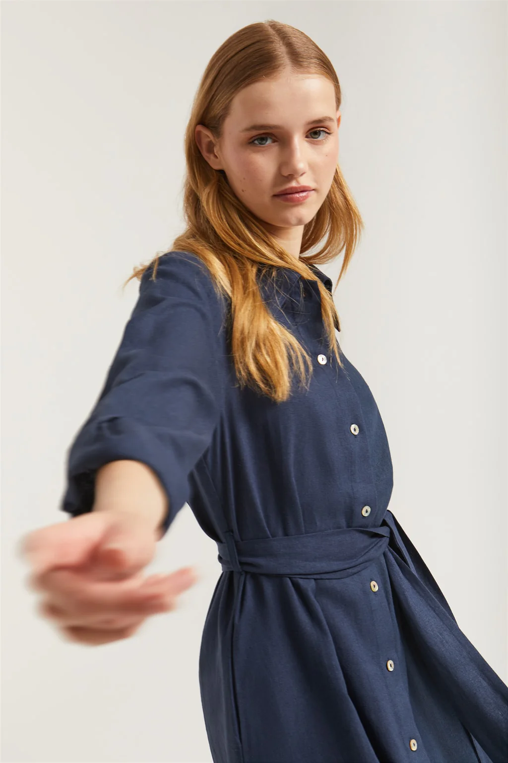 Navy-blue linen midi dress with embroidered detail - Image 2
