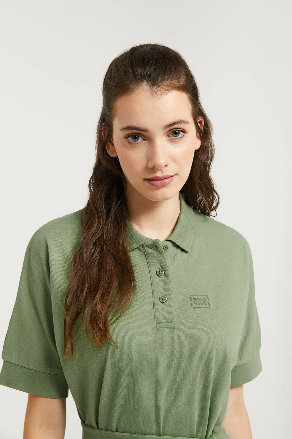 Green dolman-sleeve dress with embroidery in matching colour - Image 2