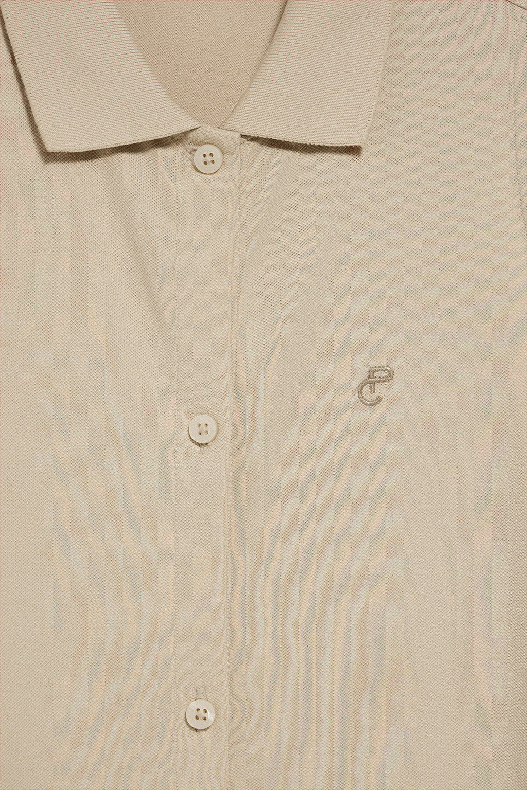Beige sleeveless buttoned dress with embroidered monogram - Image 6