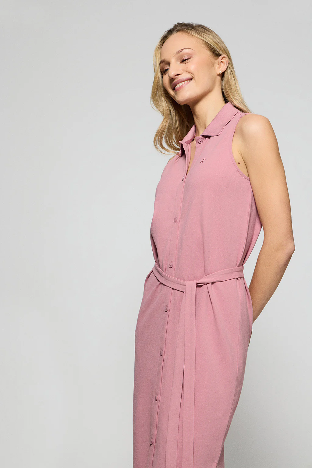 Dusty-pink sleeveless buttoned dress with embroidered monogram
