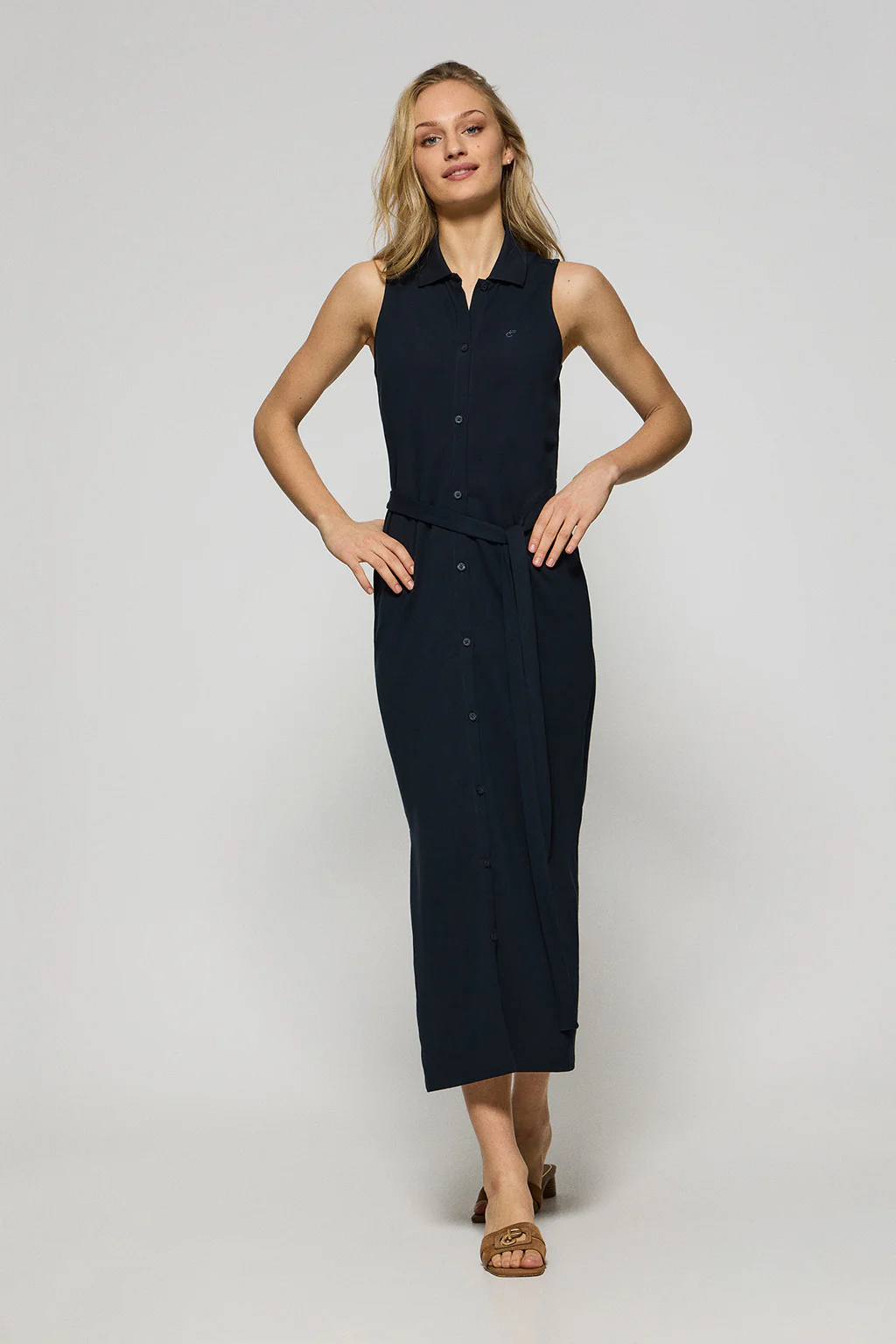 Navy-blue sleeveless buttoned dress with embroidered monogram - Image 4