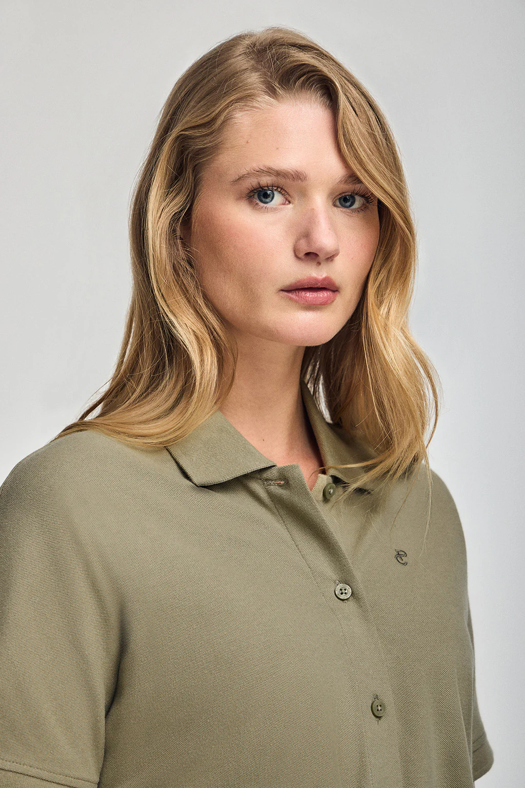 Green buttoned dress with PC embroidery - Image 3