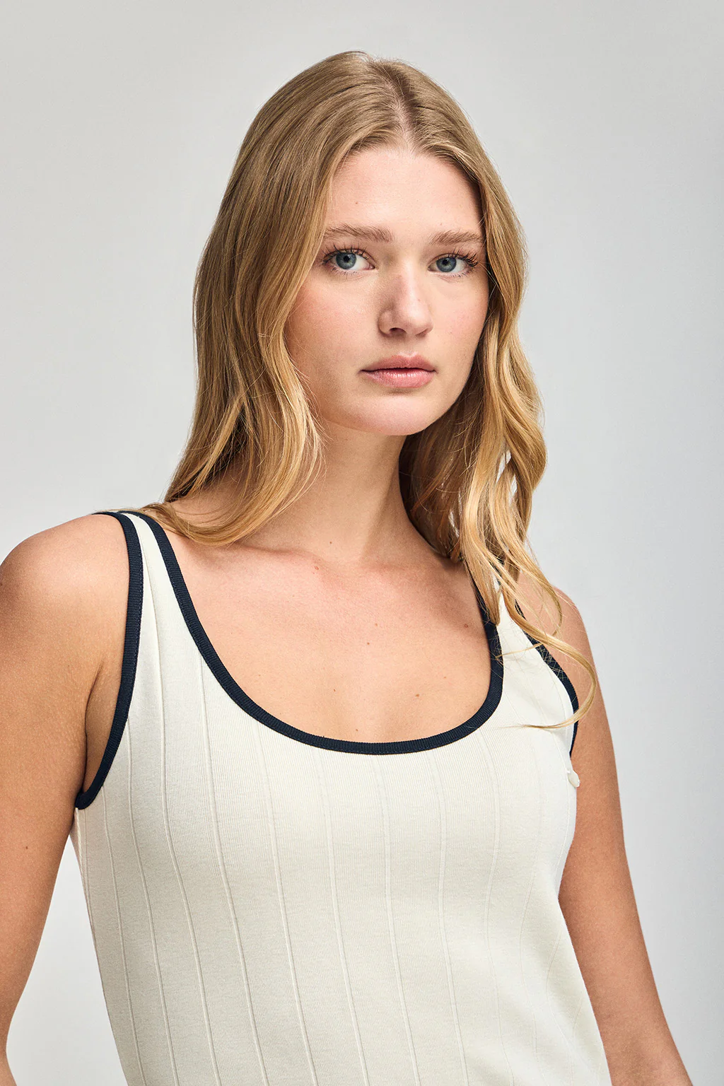Nude ribbed strappy dress with pearly button - Image 3