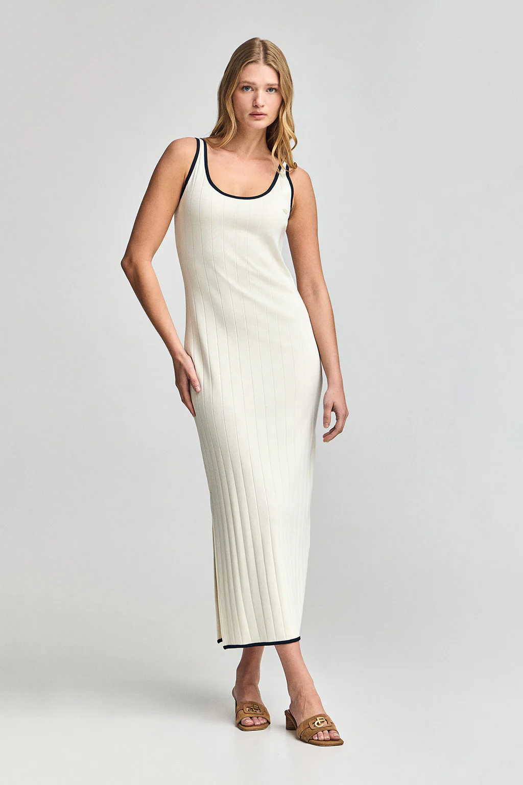 Nude ribbed strappy dress with pearly button - Image 4
