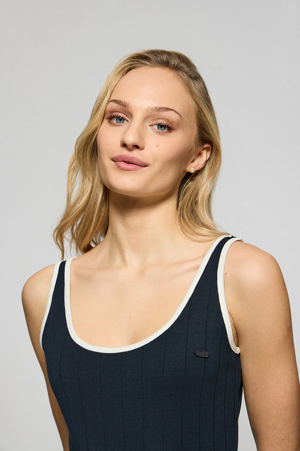Navy-blue ribbed strappy dress with pearly button - Image 3