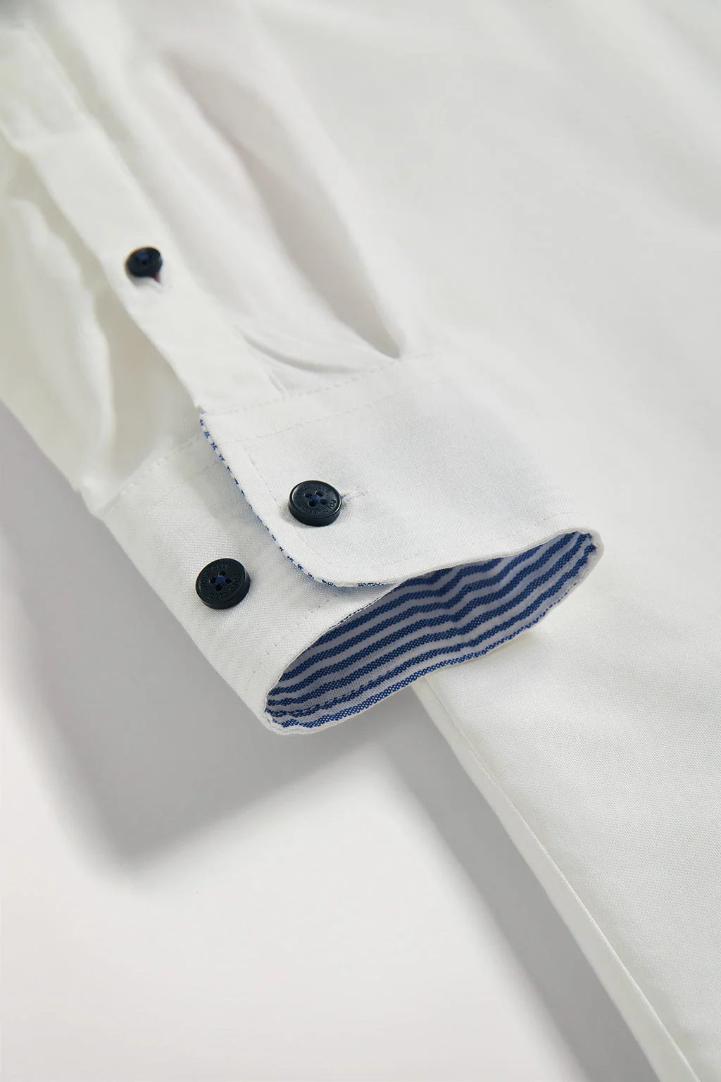 White long-sleeve shirtdress with embroidered detail - Image 9