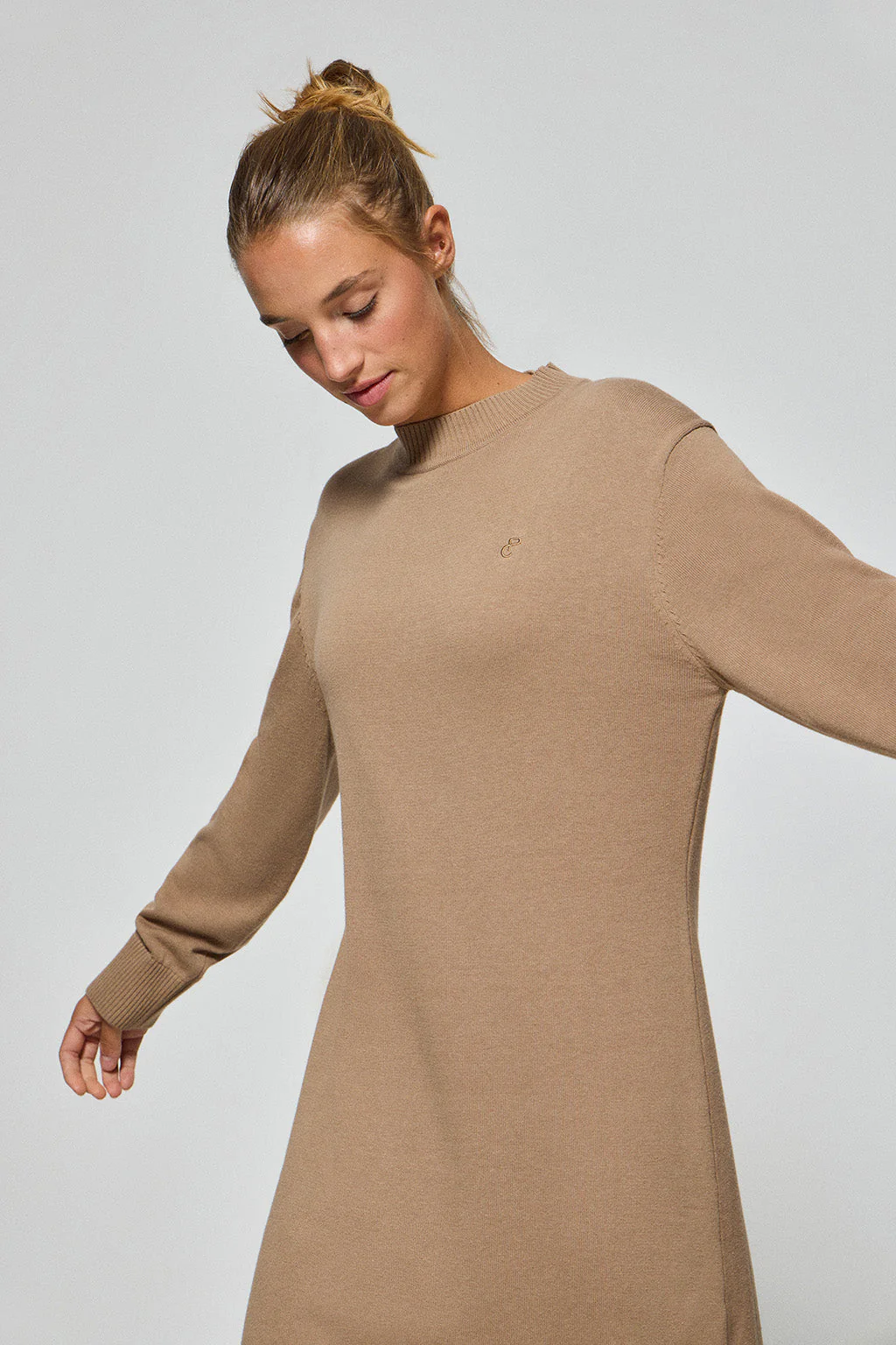Light-brown knit long dress Nara in plain fabric and monogram Polo Club embroidery - Image 6