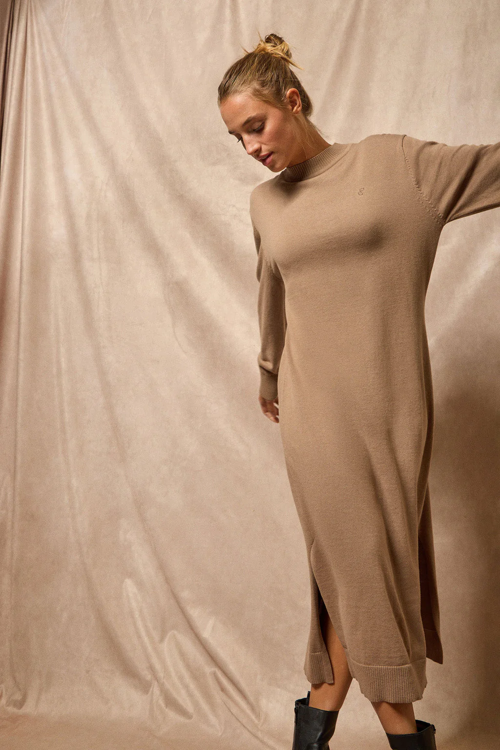 Light-brown knit long dress Nara in plain fabric and monogram Polo Club embroidery - Image 8