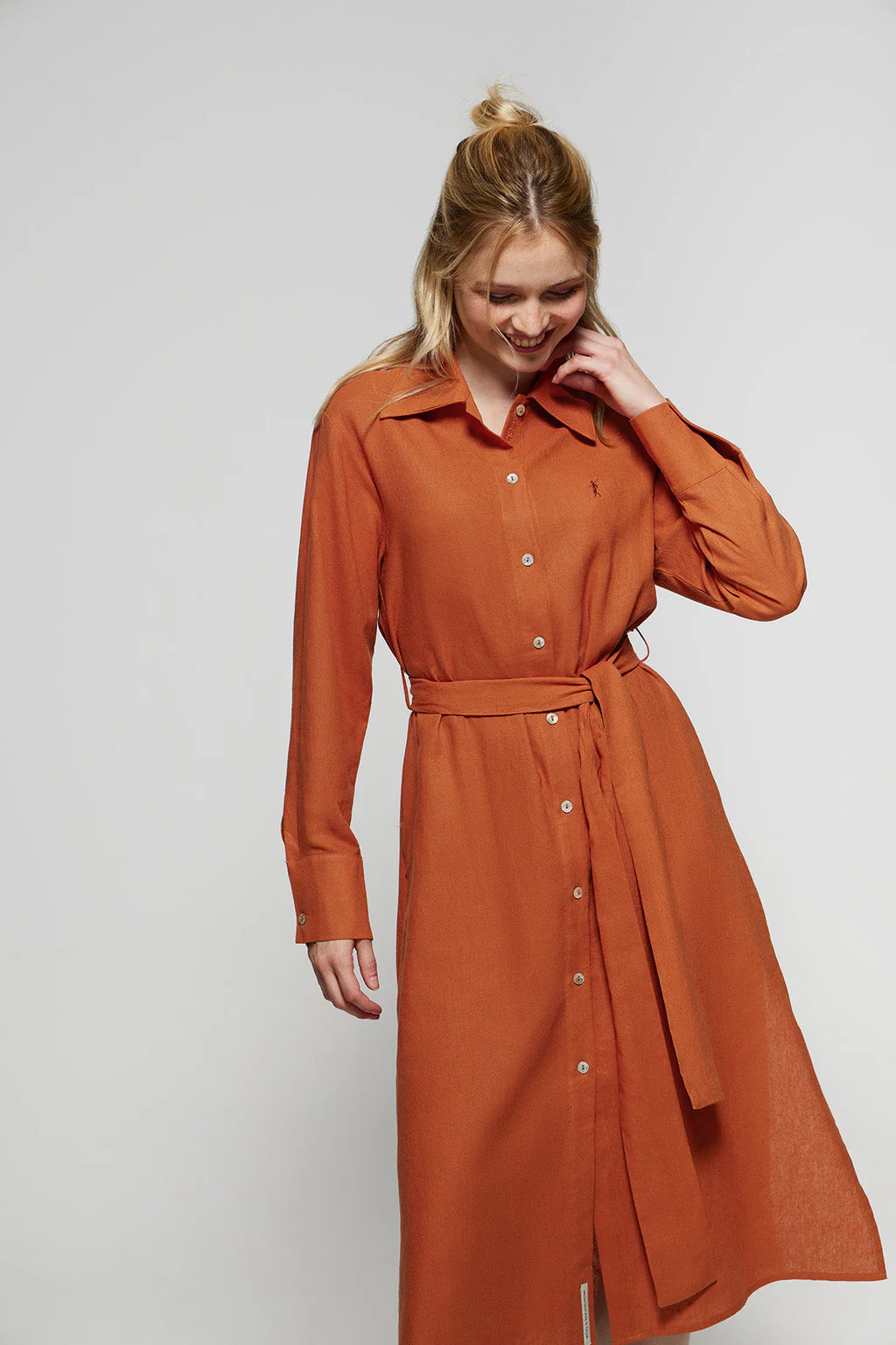Caldera-red linen midi dress with Rigby Go embroidered detail - Image 4
