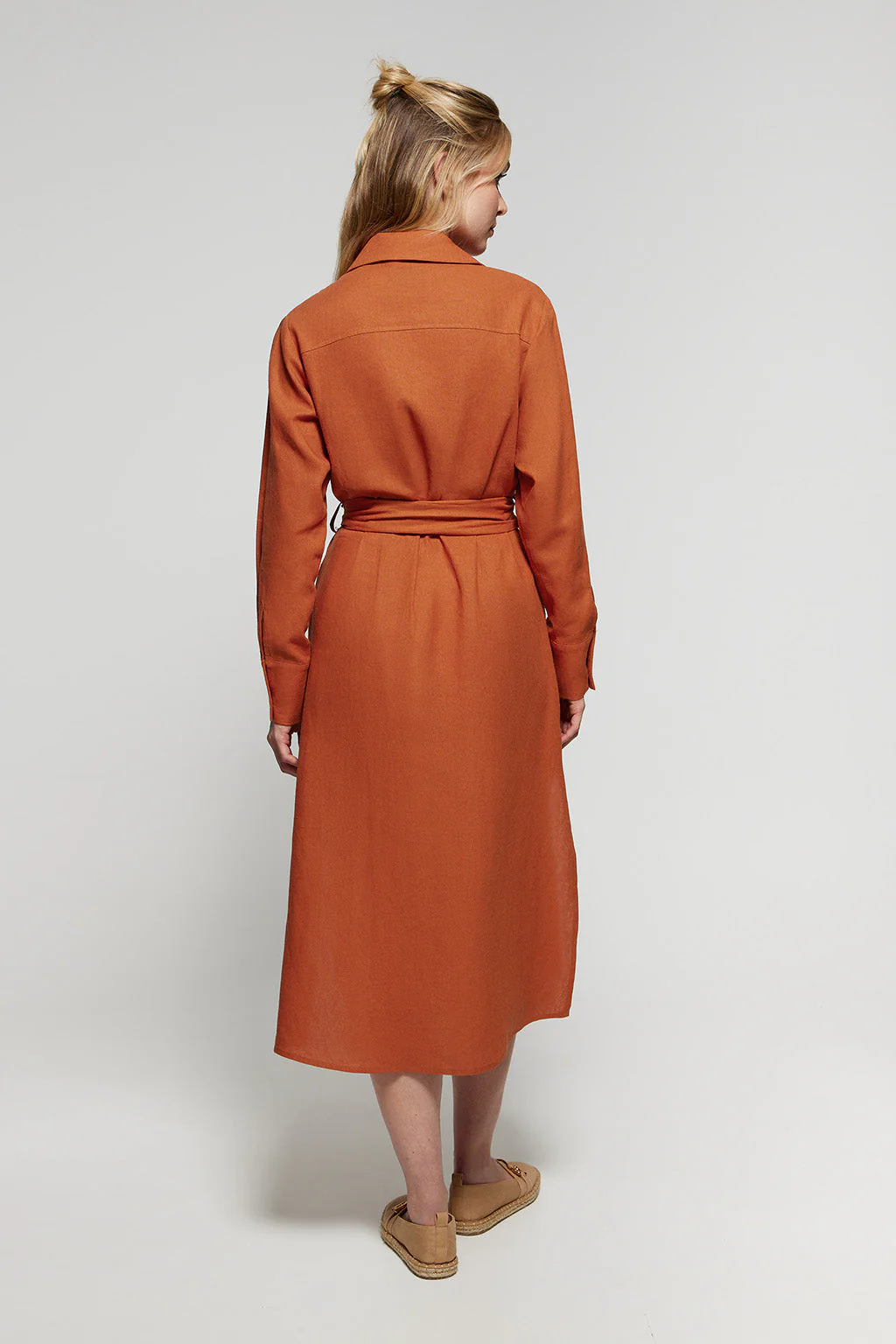 Caldera-red linen midi dress with Rigby Go embroidered detail - Image 6