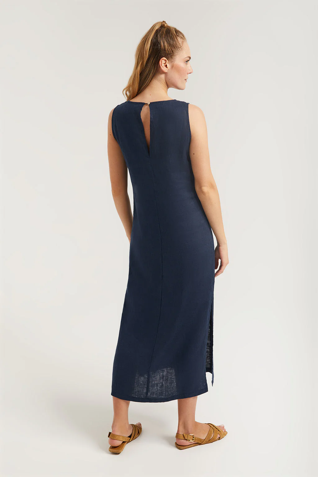 Navy-blue sleeveless linen dress with Rigby Go logo - Image 2