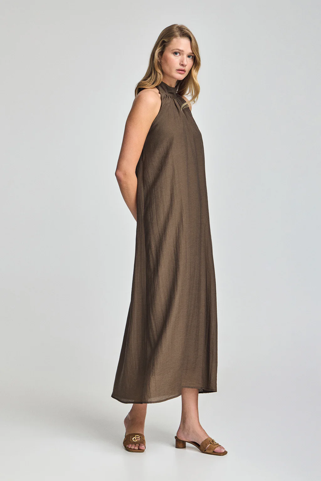 Mocha dress Valay with Polo Club details - Image 4
