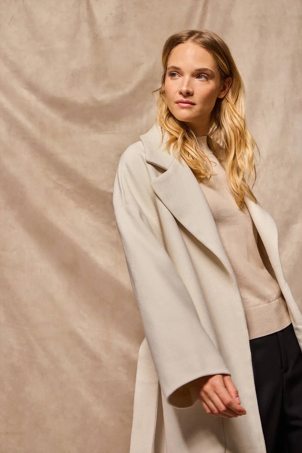 Beige long coat Carrie with Polo Club details - Image 17