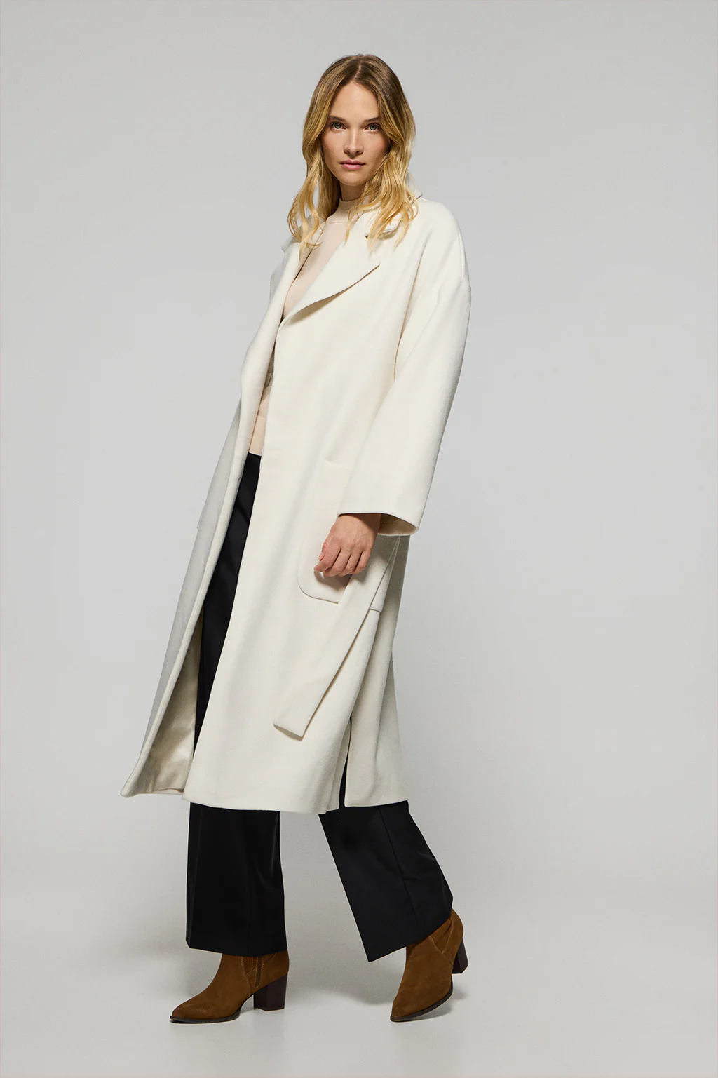Beige long coat Carrie with Polo Club details - Image 5