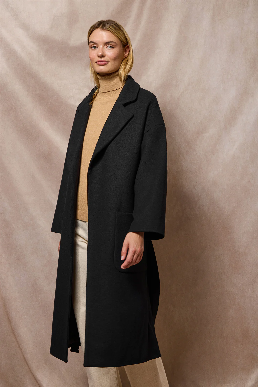 Black long coat Carrie with Polo Club details - Image 15