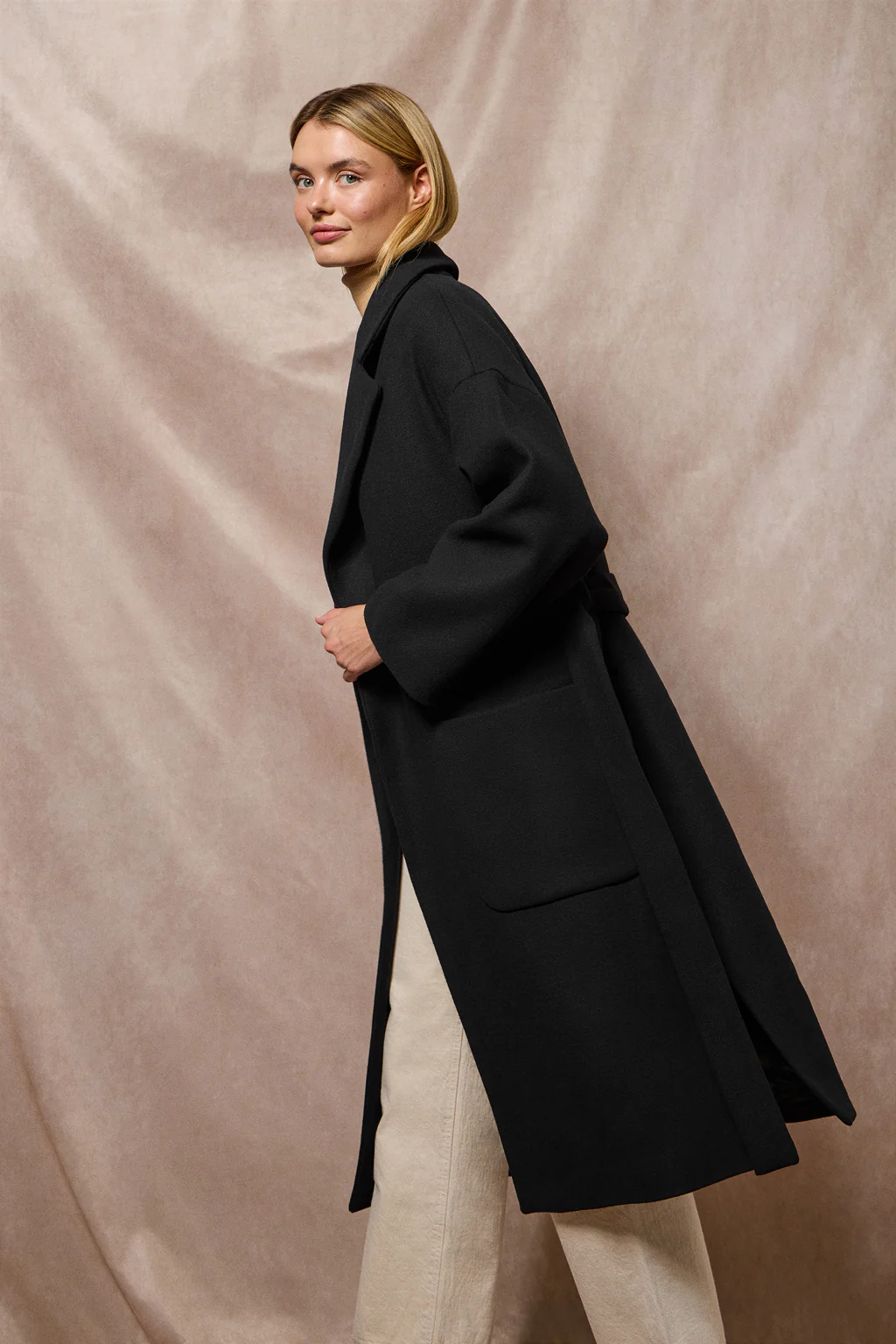 Black long coat Carrie with Polo Club details - Image 16