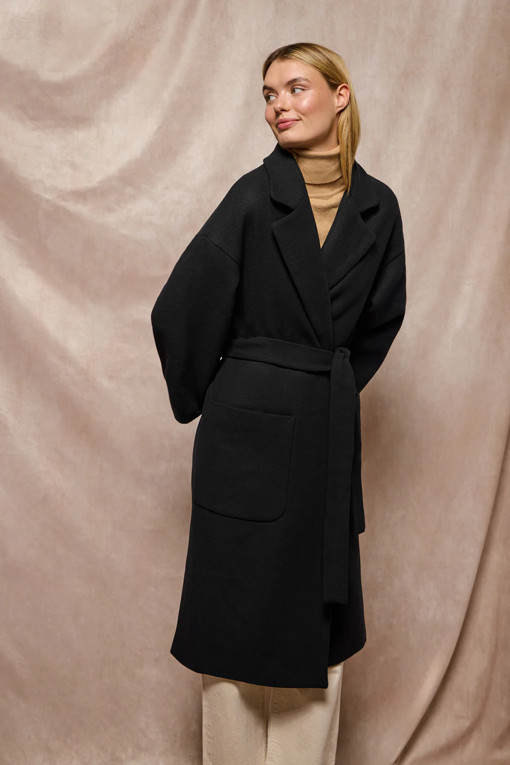 Black long coat Carrie with Polo Club details - Image 17