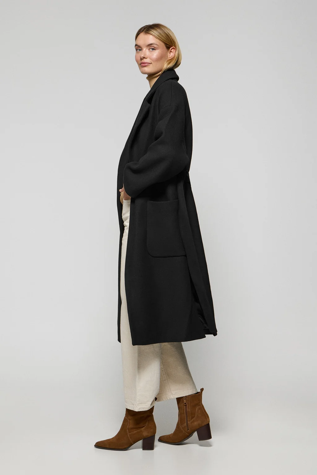 Black long coat Carrie with Polo Club details - Image 5