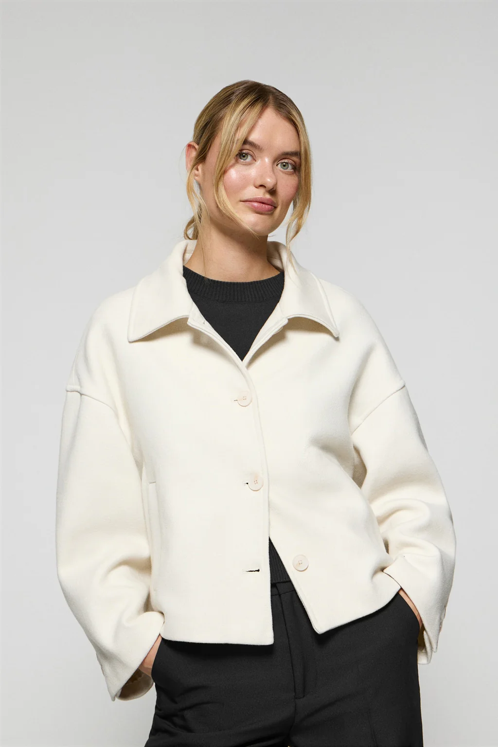 Beige buttoned short coat Lita with Polo Club details