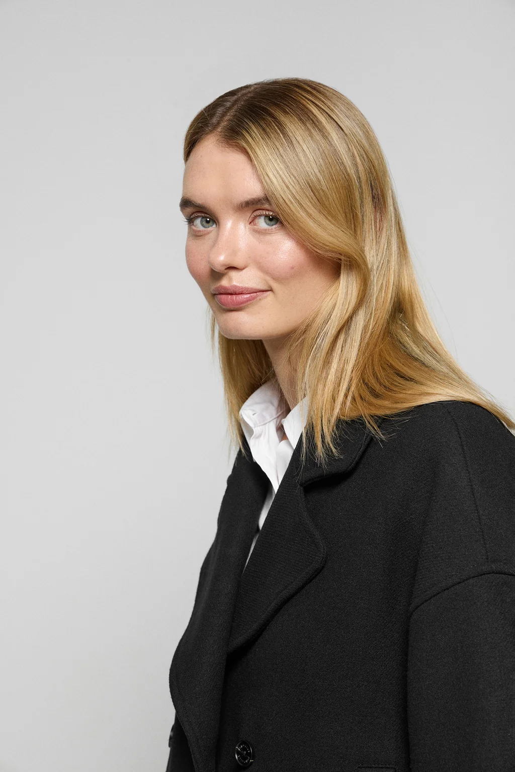 Black double-breasted short coat Lona with Polo Club details - Image 3