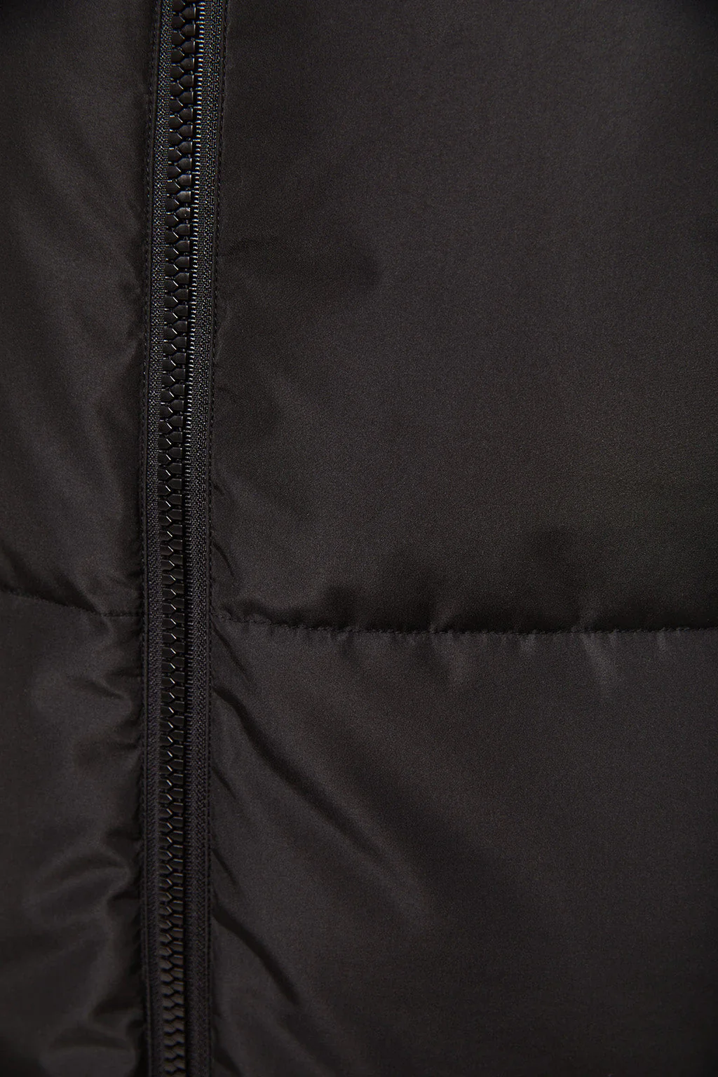 Black matte and glossy puffer jacket with sleeve patch - Image 7