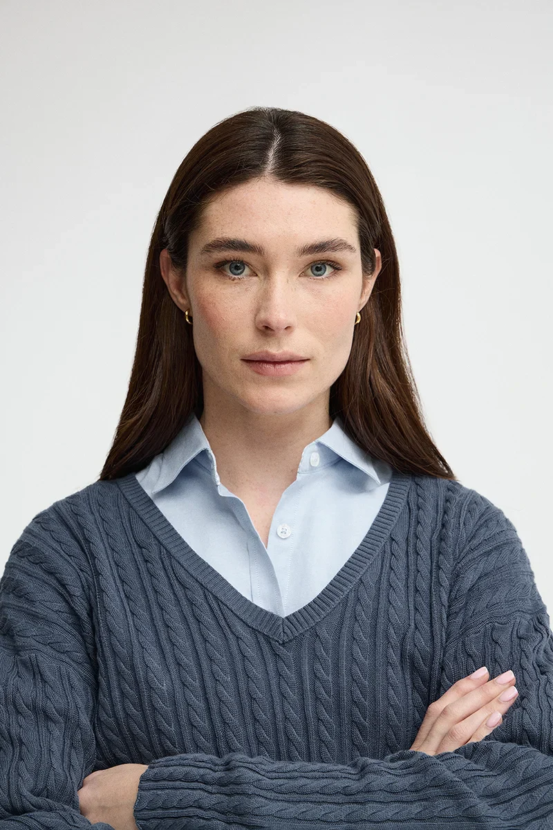 Denim-blue cable-knit jumper with V-neck and Polo Club logo - Image 3