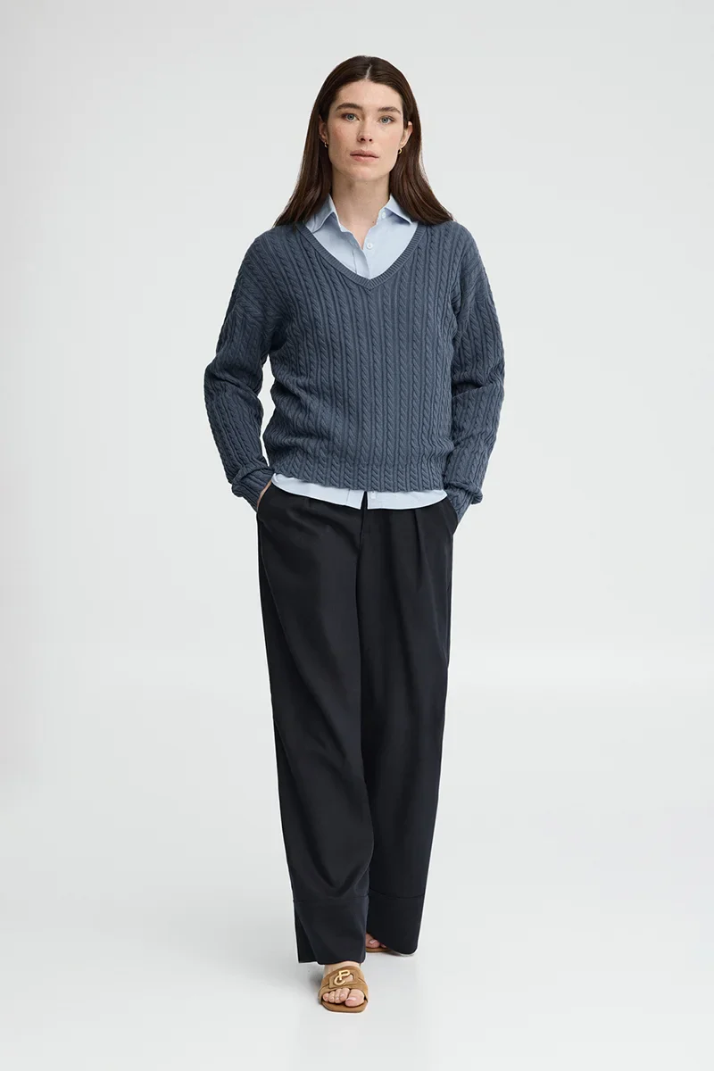Denim-blue cable-knit jumper with V-neck and Polo Club logo - Image 5