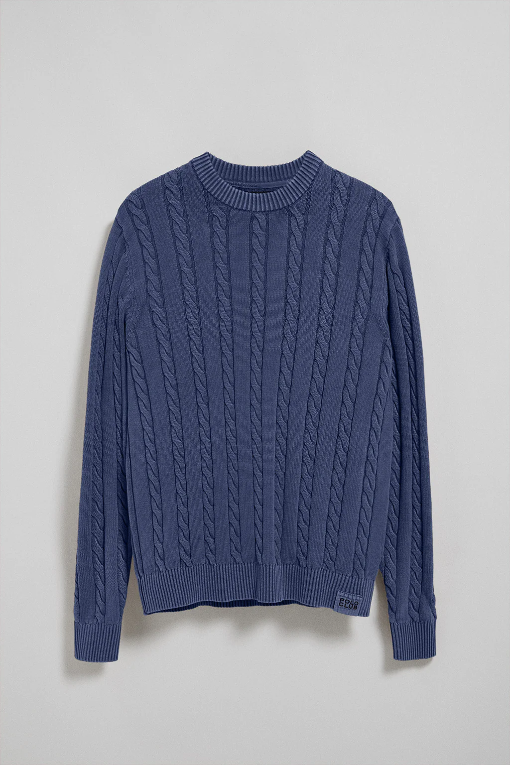 Blue-violet garment-dye cable-knit jumper with embroidered logo - Image 5